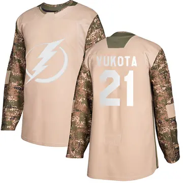 Youth Mick Vukota Tampa Bay Lightning ＃21 Authentic Camo Veterans Day Practice Jersey